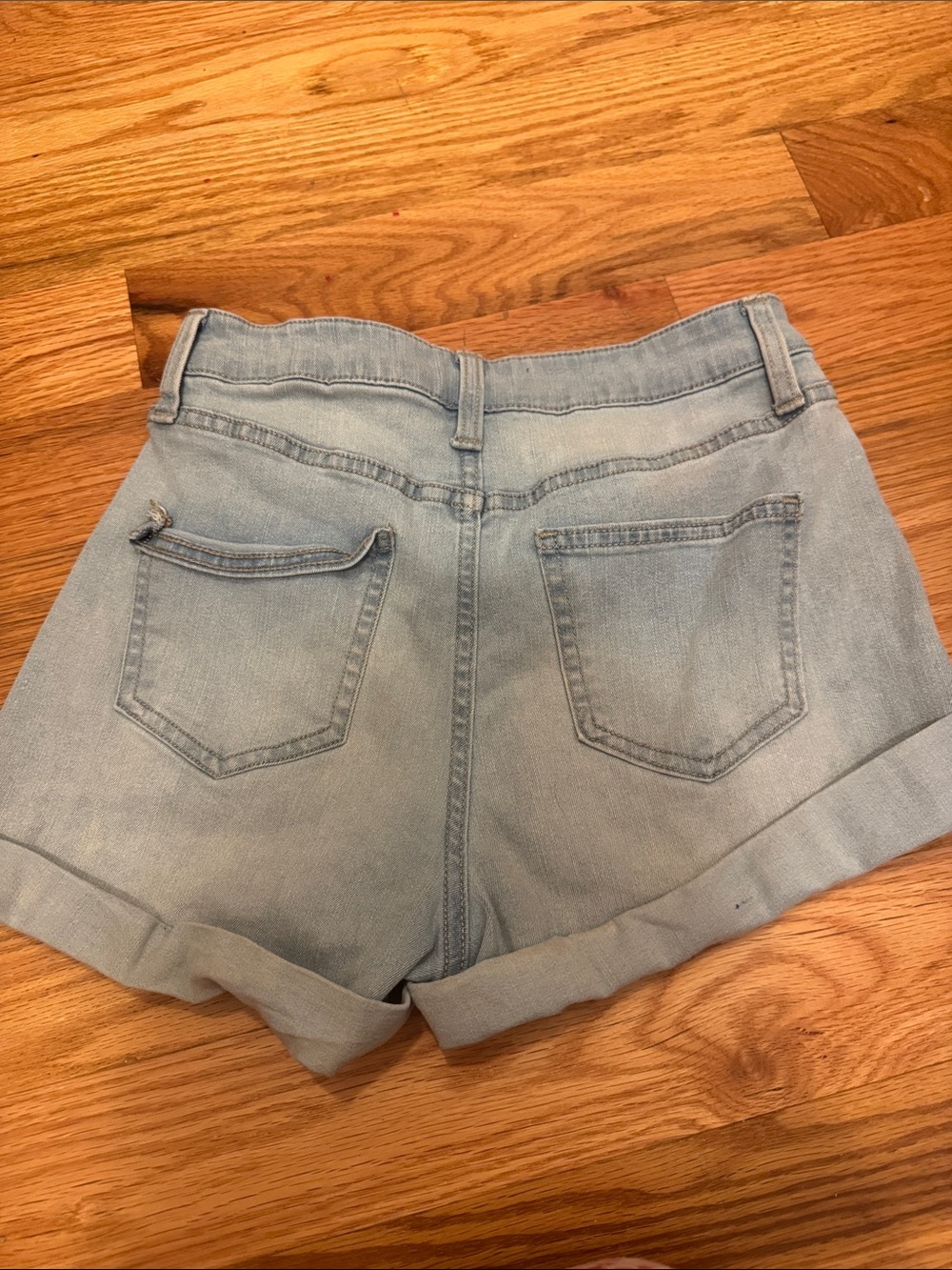 No Boundaries Size 9 Light Wash Rolled-Hem Denim Shorts - Picture 3 of 3